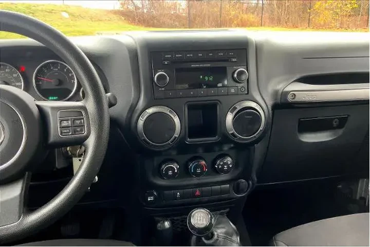 $12888 : Jeep Wrangler 2014 4x4 Sport image 6