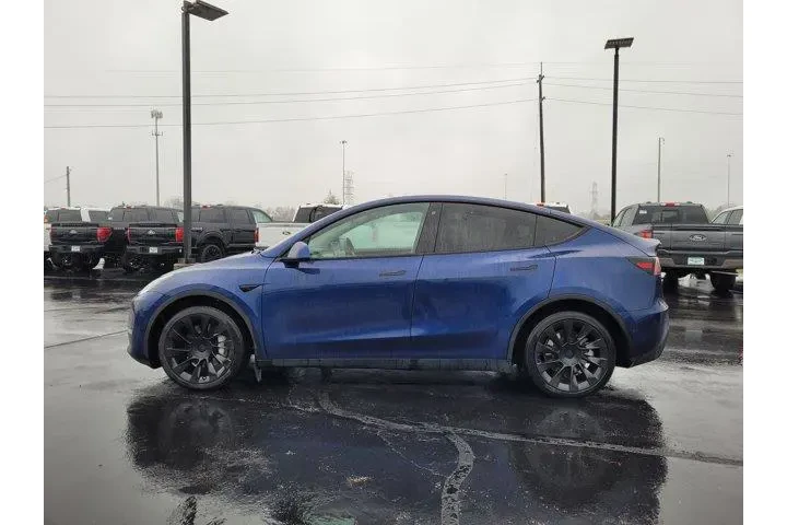 $30397 : Tesla Model Y 2022 AWD Long image 6