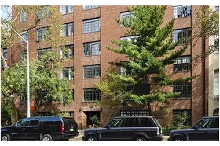 $8695 : Rental property with 3 bedro image 1