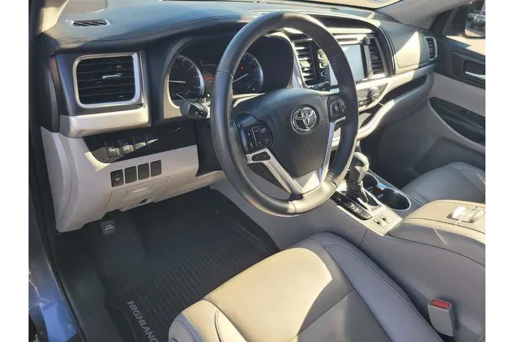 $27232 : Toyota Highlander 2019 AWD S image 9