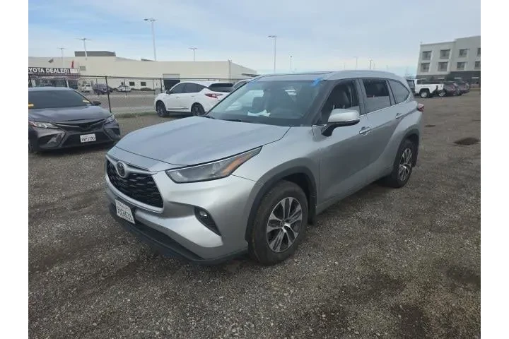 $33500 : Toyota Highlander 2022 XLE 4 image 3