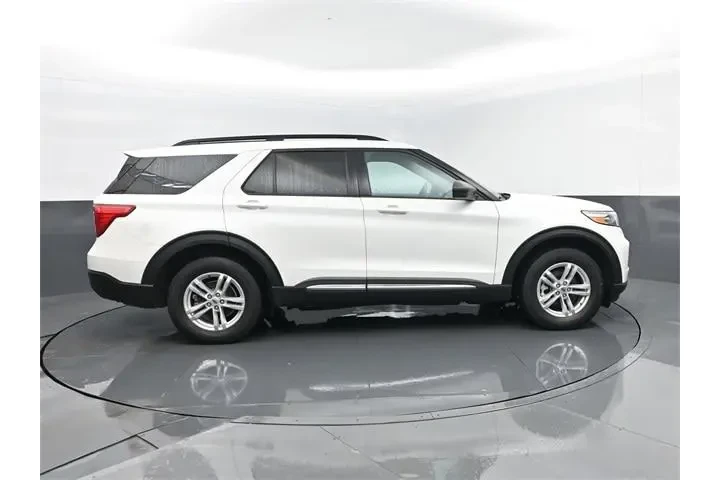 $27968 : Ford Explorer 2022 AWD XLT 4 image 4