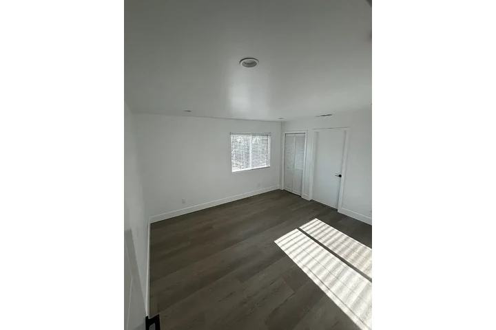 $3550 : RESEDA Moderna 3BR, 3.5 Baños image 3