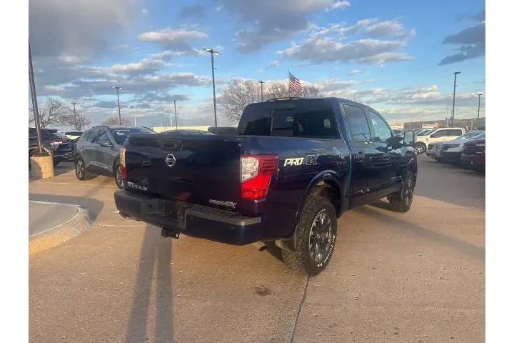 $24595 : Nissan Titan 2018 4x4 PRO-4X image 4