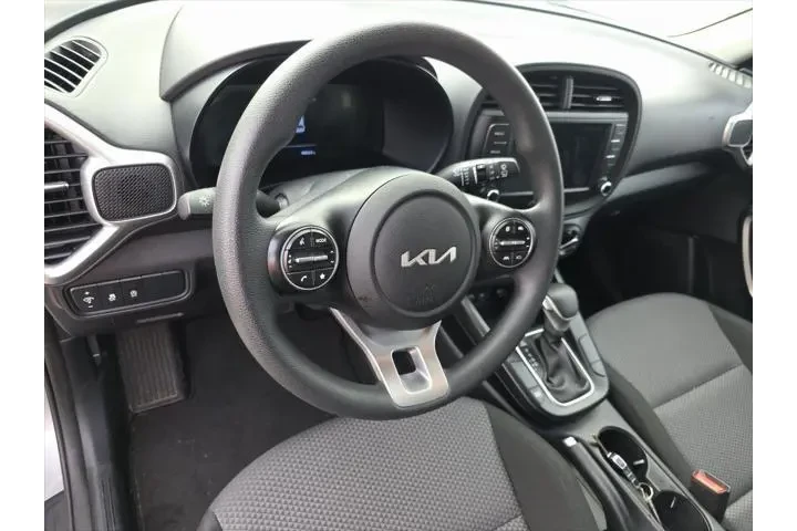 $16432 : Kia Soul 2024 S 4dr Crossove image 10