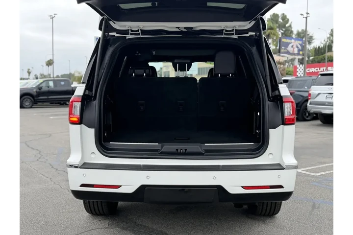 $36495 : Lincoln Navigator 2021 4x2 R image 9