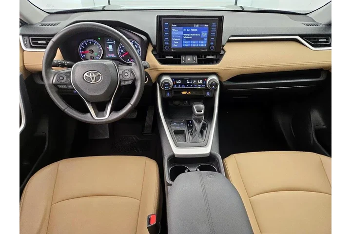 $27998 : Toyota RAV4 2021 XLE Premium image 9