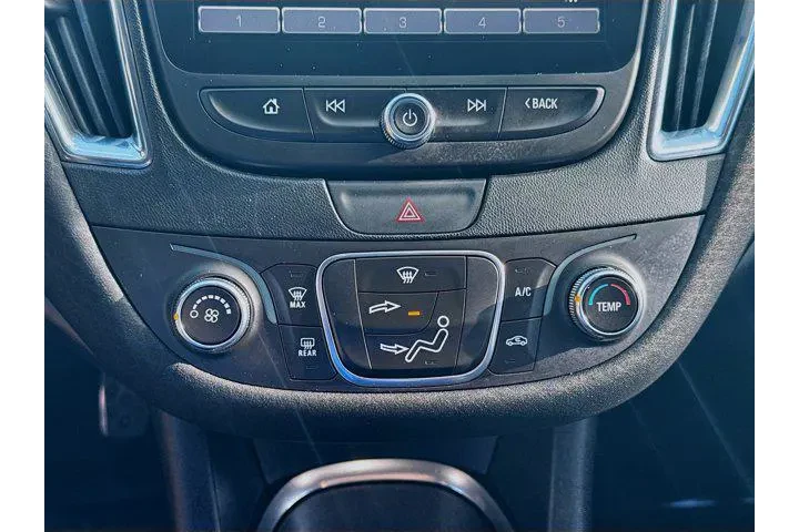 $8922 : Chevrolet Malibu 2018 LT 4dr image 10