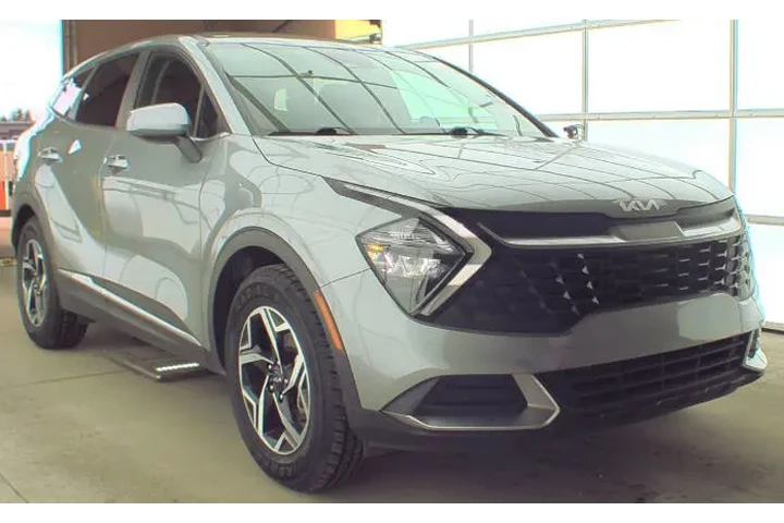 2023 Sportage LX image 3