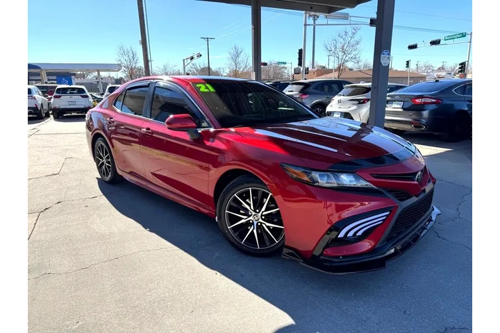 2021 Camry SE image 3