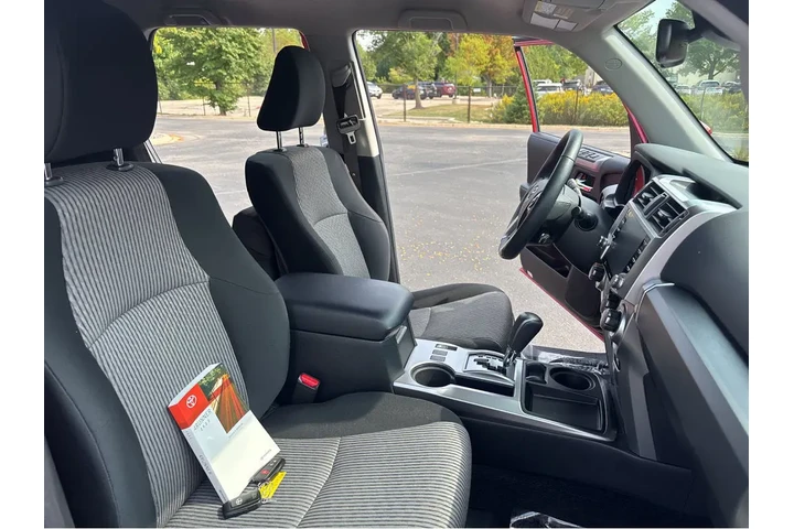 $38000 : Gold Certified2022 4Runner SR image 5