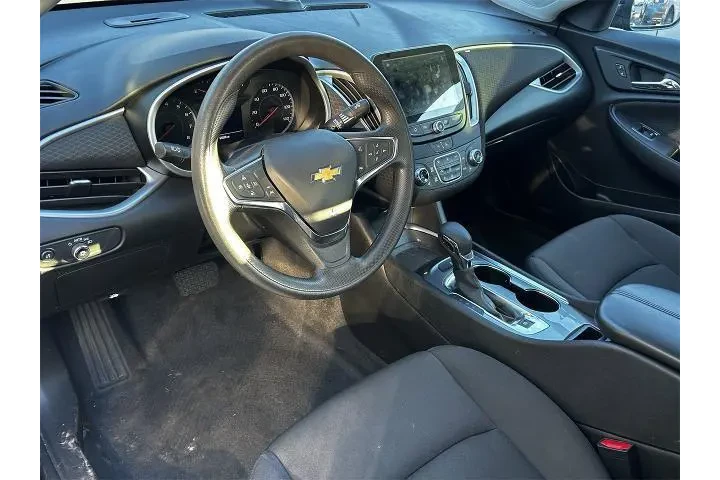 $16394 : Chevrolet Malibu 2023 LT 4dr image 9