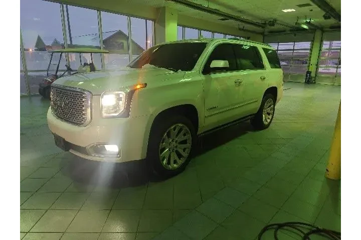 $17347 : GMC Yukon 2016 4x4 Denali 4d image 1