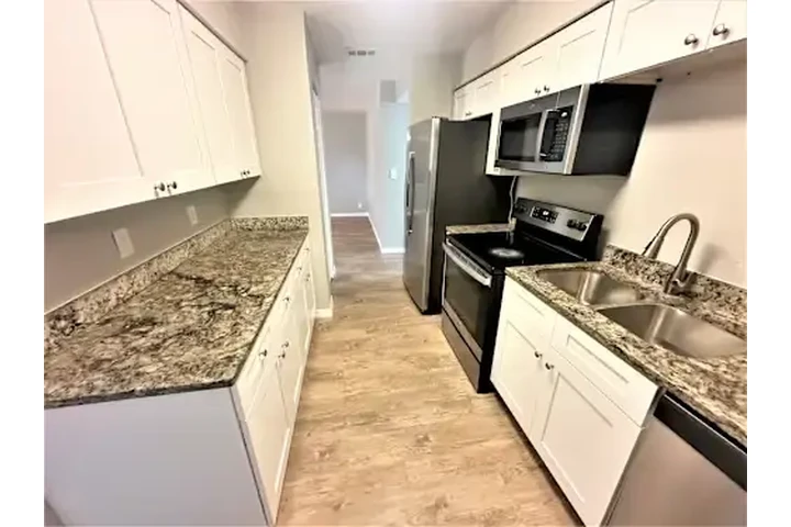 $1585 : ¡CASA DE 3 HABITACIONES Y 2 BA image 6