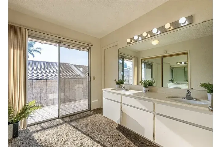 $1000 : 2218 El Capitan Dr, Riverside, image 6
