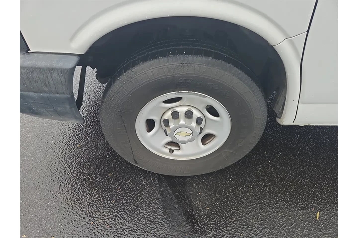 2014 Express 2500 Cargo image 9