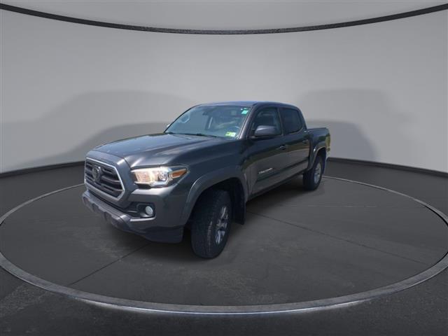 $31600 : PRE-OWNED 2018 TOYOTA TACOMA image 4