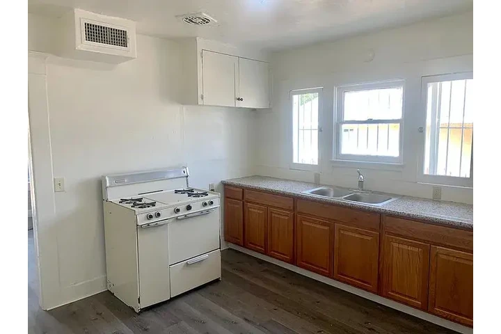 $900 : casa de 2 baños image 3