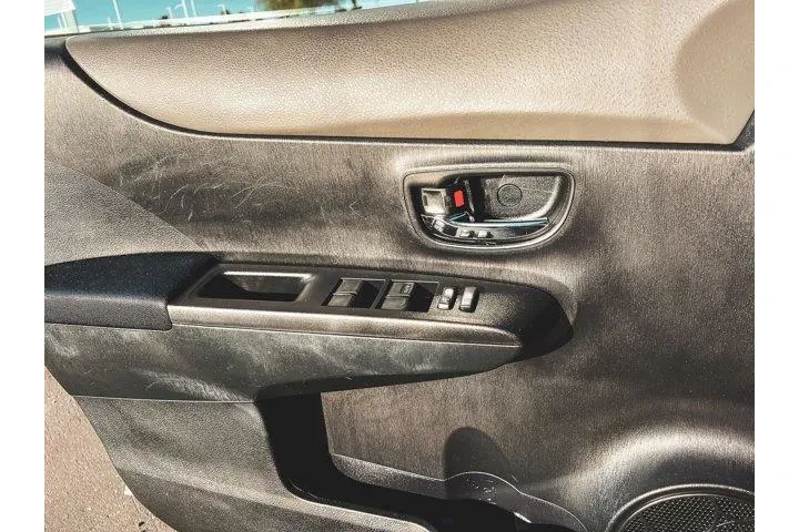 $9997 : Toyota Yaris 2012 L 4dr Hatc image 9