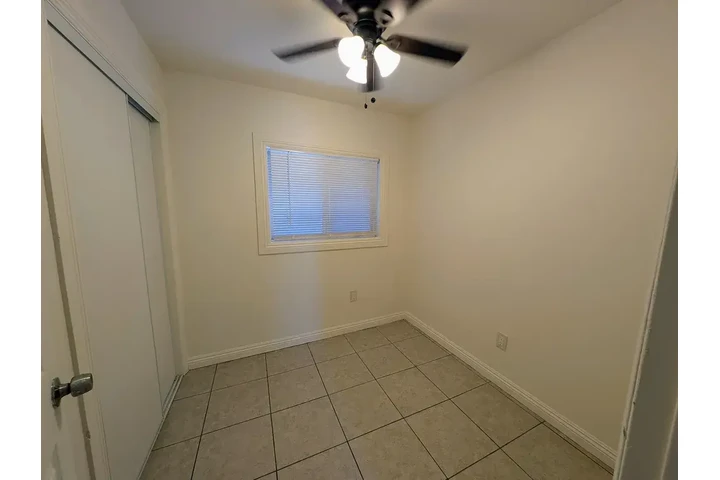 $1400 : Norwalk - Single Family Home image 5