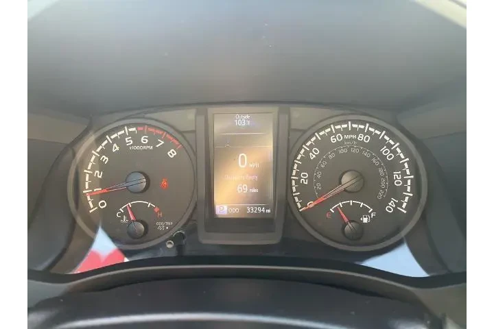 $28590 : Toyota Tacoma 2021 4x2 SR5 4 image 7