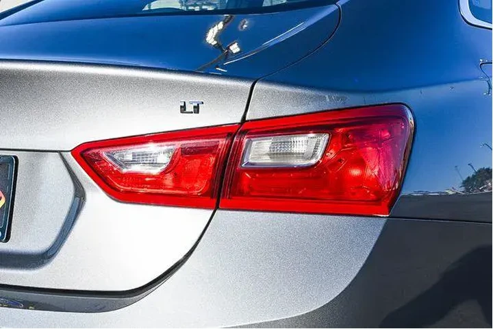 $17288 : Chevrolet Malibu 2023 LT 4dr image 8