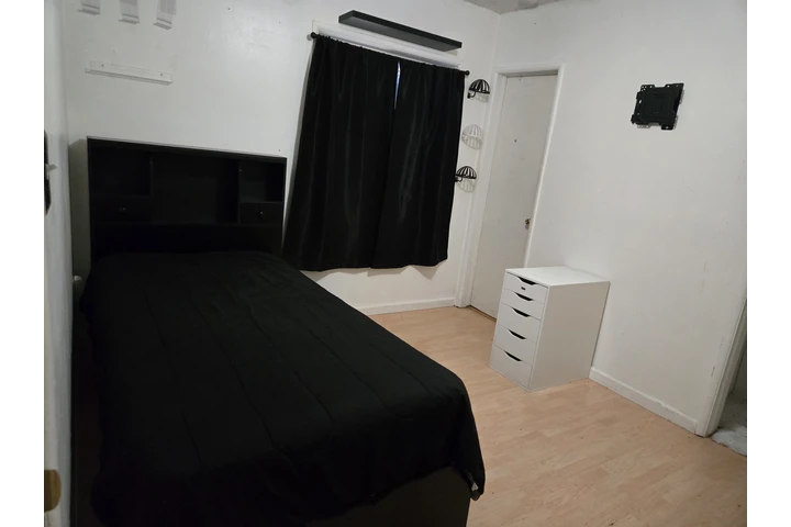 $780 : Cuarto en Compton image 1