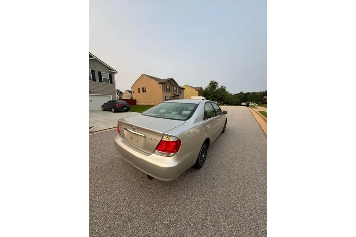 $3800 : 2005 Camry LE image 6