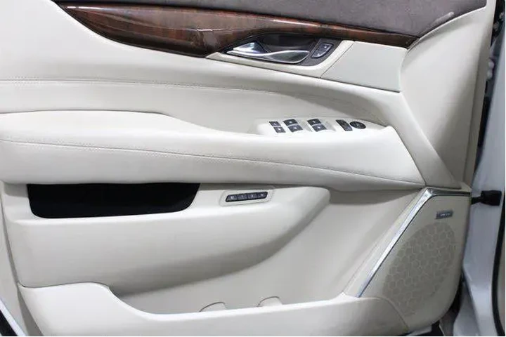 $28928 : Cadillac Escalade 2016 Stand image 3