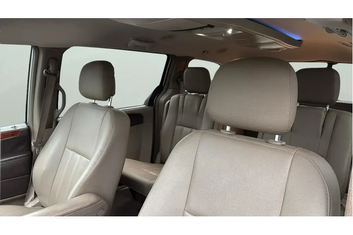 $9591 : Chrysler Town and Country 20 image 10