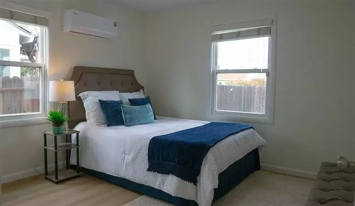 $1100 : property is NEWLY REMODELED . image 4