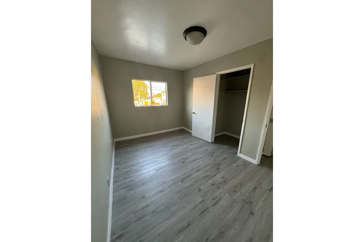 $2050 : 88th St./Avalon- 2 recs/1 bano image 6