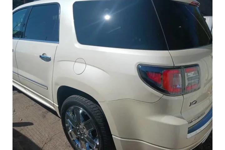 2015 GMC Acadia Denali image 5