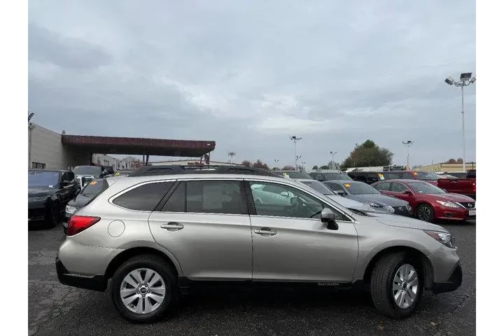 $17462 : Subaru Outback 2018 AWD 2.5i image 8