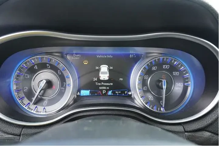 $13888 : Chrysler 300 2016 Limited 4d image 10