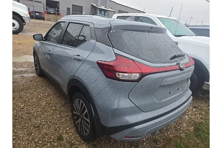 $13411 : Nissan Kicks 2022 SV 4dr Cro image 2