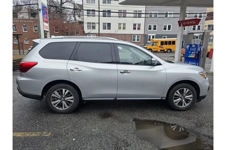 $13995 : 2019 Pathfinder SV image 6