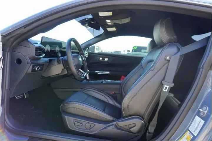 $37488 : Ford Mustang 2025 EcoBoost 2 image 7