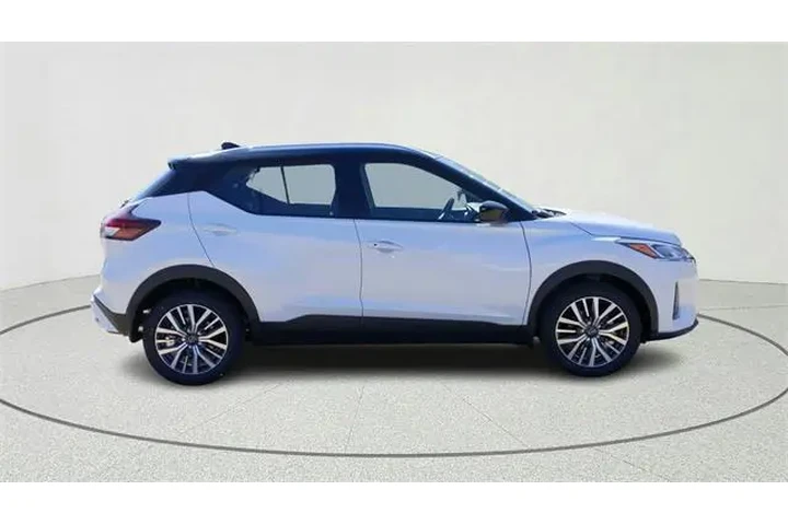 $16611 : Nissan Kicks 2024 SV 4dr Cro image 8