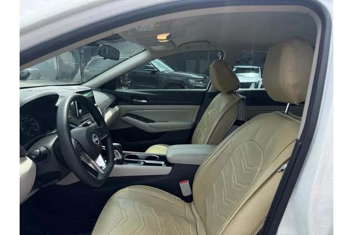 2024 Altima 2.5 SV image 7