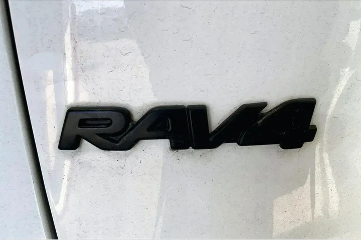 $25901 : Toyota RAV4 2023 LE 4dr SUV image 9