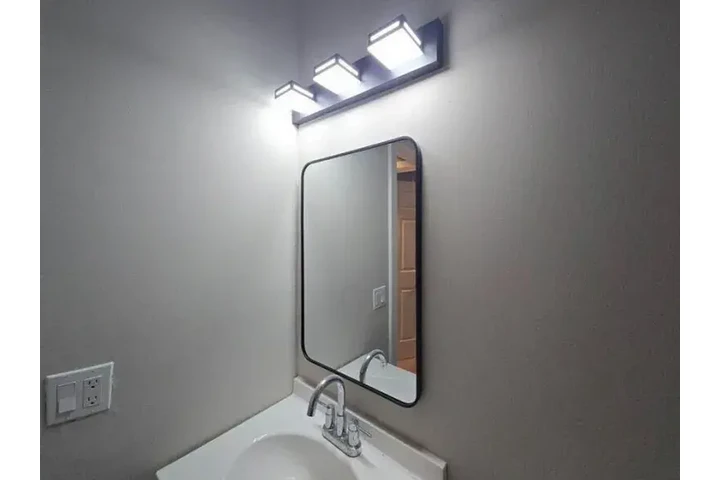 $800 : Neighborhood, fully remodel ! image 7