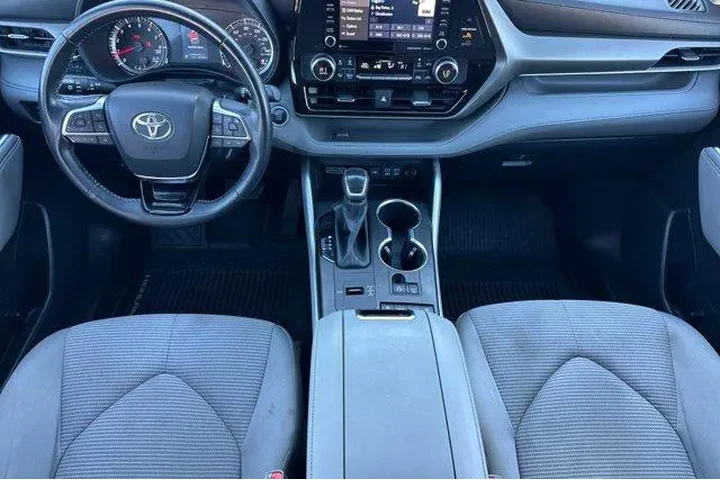$25000 : Toyota Highlander 2020 LE 4d image 6