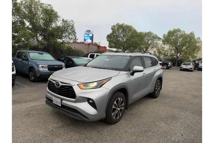 $27900 : Toyota Highlander 2021 XLE 4 image 1