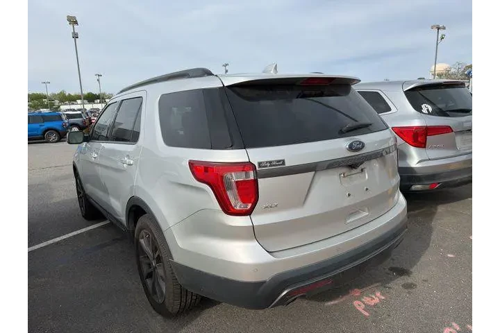 $16992 : Ford Explorer 2017 XLT 4dr S image 4