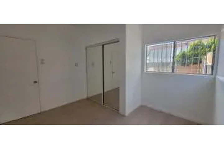 L.A. CASITA DE RENTA image 5