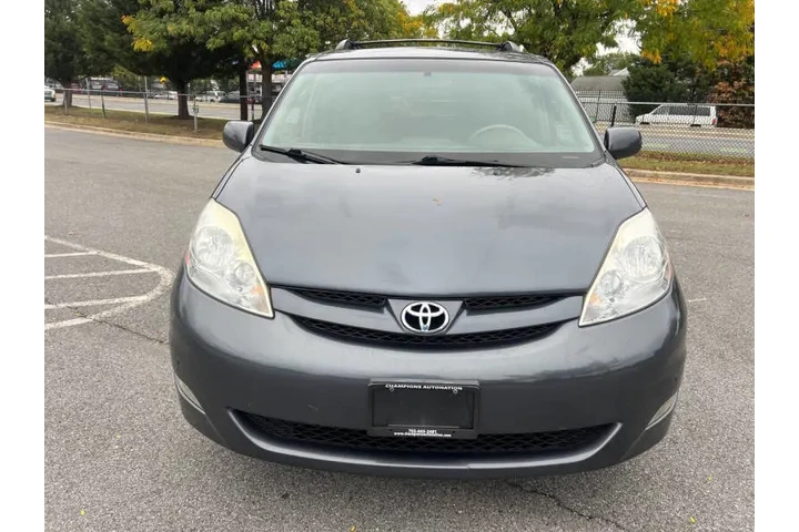 $8500 : 2009 Sienna XLE image 3