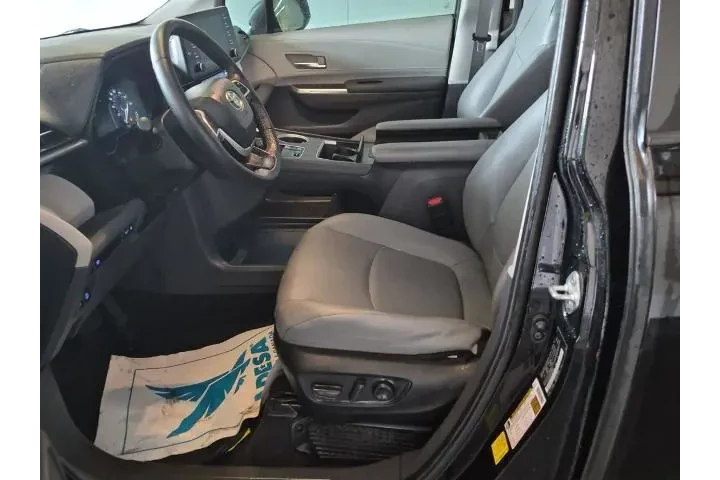 $33940 : Toyota Sienna 2023 AWD XLE 7 image 3