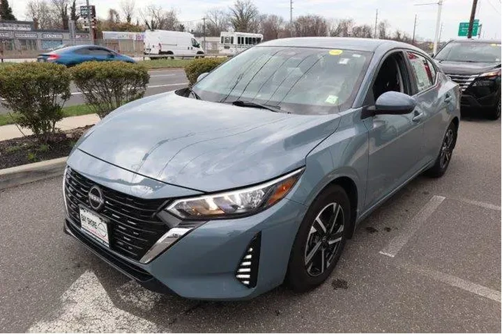 $18978 : Nissan Sentra 2025 SV 4dr Se image 9