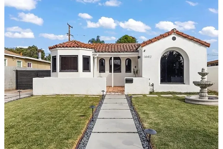 $1750 : with utilities 🏝 Norwalk 🏝 image 1